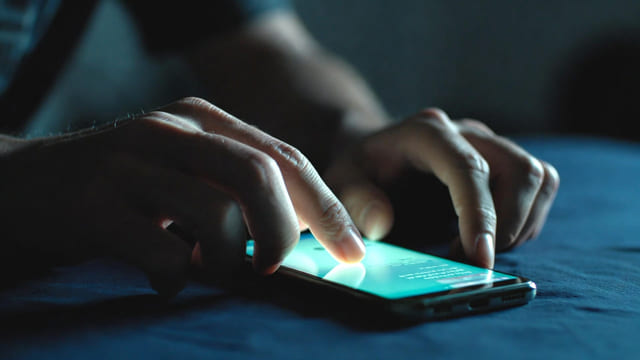 Seller sharing a digital product checkout link on social media without a website