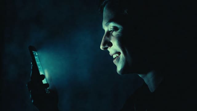 Individual seller receiving instant USDC payment for digital product without KYC or business registration